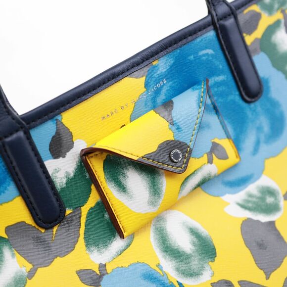 Marc by Marc Jacobs Reversible Jerrie Desert Rose Canvas Tote Yellow - Picture 11 of 12